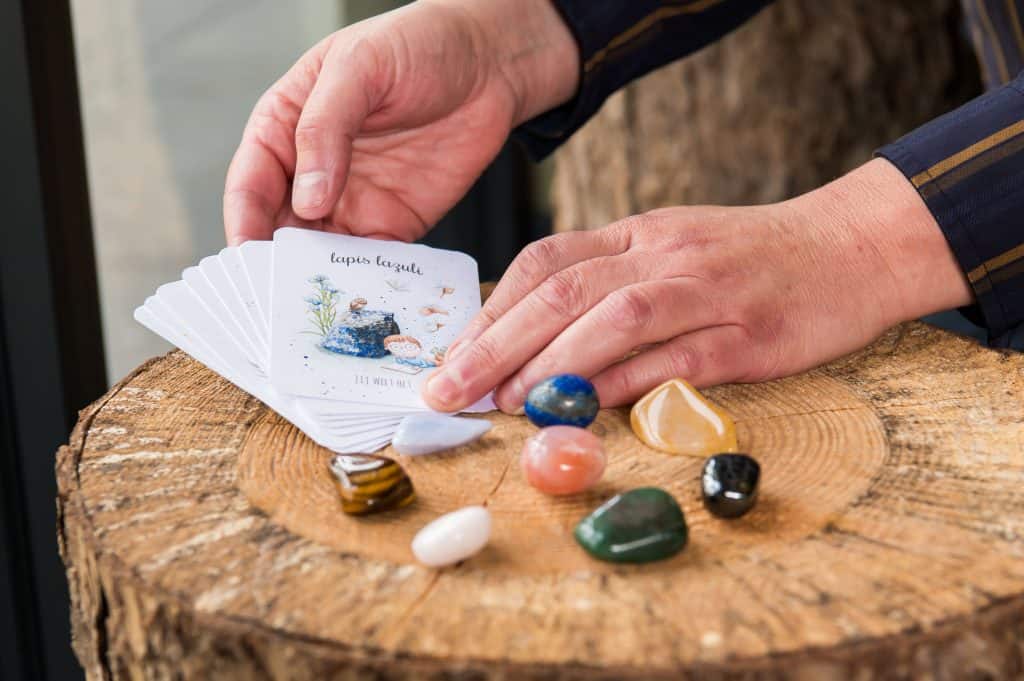 Marieke de Kroon Kaarten en edelstenen NEI Therapie